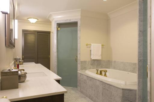 Marriott St. Louis Grand - Housity