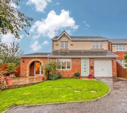 Spacious & modern 3 bedroom house in Peterlee - Housity