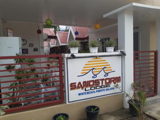 Sandstorm Lodge - Housity