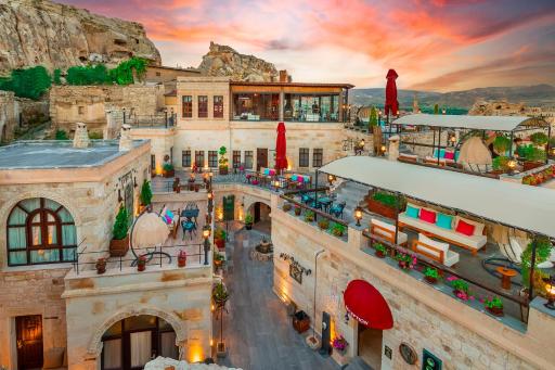 Elysion Cave Suites - Housity