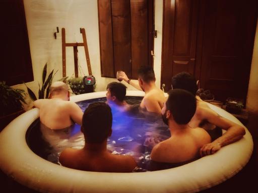 The Naked House - Hotel Nudista - Housity