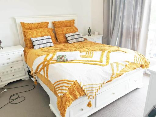 Snug & cozy ensuite in a new house - Housity