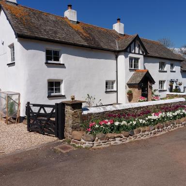 The Old Mill Cottage - Housity