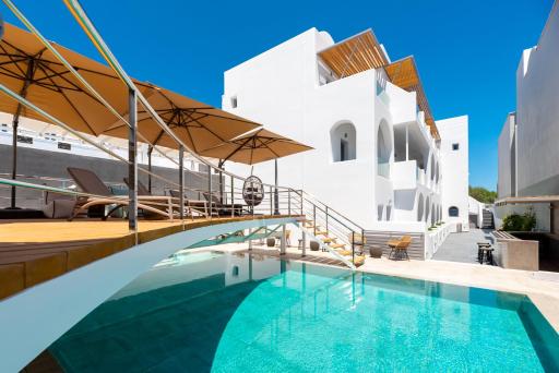 Deluxe Hotel Santorini - Housity