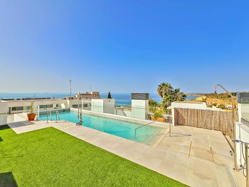 Oceanfront Duplex with a Rooftop Pool and Terrace - Housity