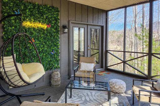 Welcoming Rumbling Bald Resort House with Mtn Views! - Housity