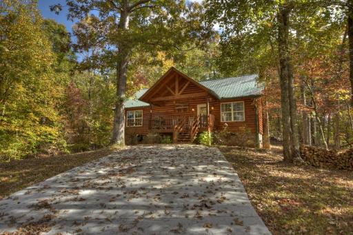 New - Campbells Cozy Cabin With Fire Pit - Housity
