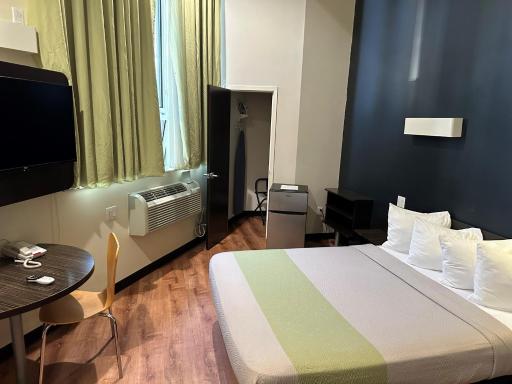 Feather Factory Hotel - Housity