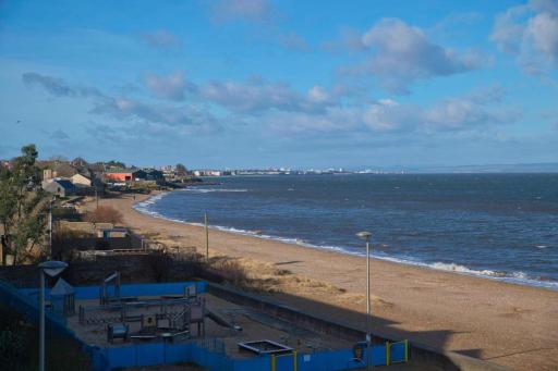 Stunning 3 bed seaview apartment - Housity