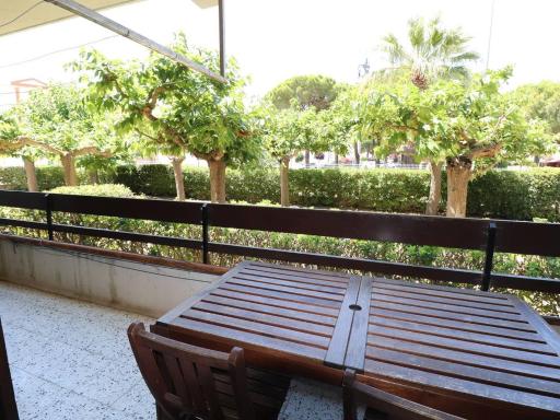 Appartement 3 pièces en RDC, 100m de la plage, terrasse, parking privé, 6 couchages, tout confort - FR-1-307-160 - Housity
