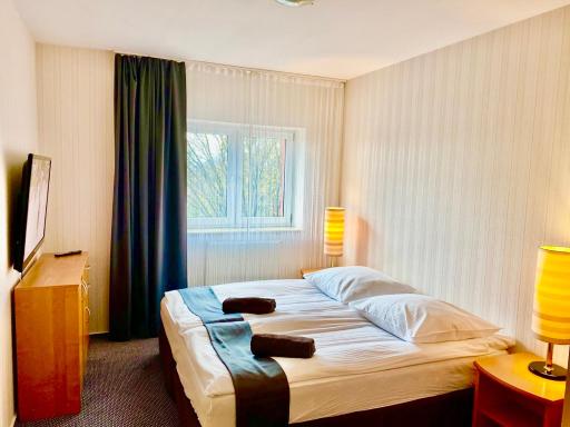 LAS SŁUPSKI PREMIUM BUSINESS APARTAMENT NR 7 Wifi Netflix Smart TV50 two bedrooms two extra large double beds up to 6 people full pleasure quality stay - Housity
