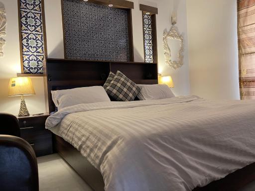 Bahria Lux Guesthouse - Housity