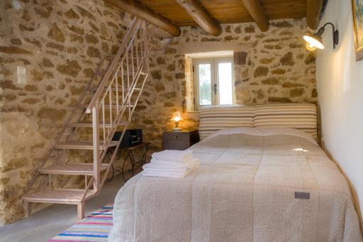 Messinian Stone House - Housity