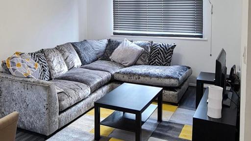 Lakeside Apartment - Housity