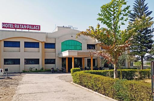 STAYMAKER Hotel Ratna Palace - Housity
