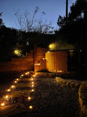 Rita's Luxury Retreat with Swedish Hot tub and Wood Fuelled Pizza Oven - Housity
