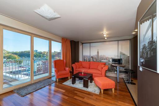Panoramic city centre apartment by Polo Apartments - Hizvo