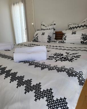 Cabana Casa de pe Vale - Housity