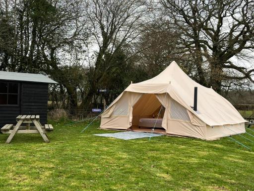 1 Glamping Tent with kitchen & electric on small family campsite, NO BEDDING SUPPLIED - Housity