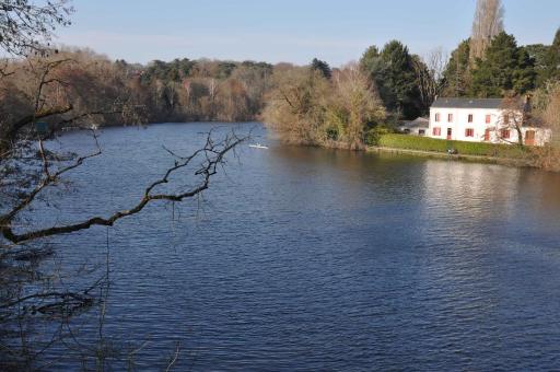 Grand et lumineux T2 à 2 pas de la rivière Erdre et proche du centre - Housity