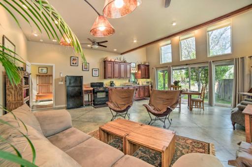 Hilltop Loft Ukiah Vacation Rental! - Housity