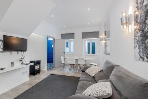 A Lodge in Blue - Housity