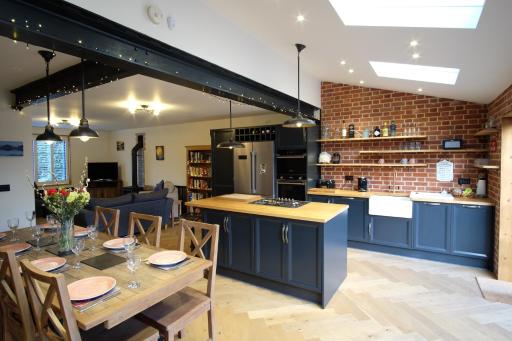St Valentine - Fun away with loved ones - Housity