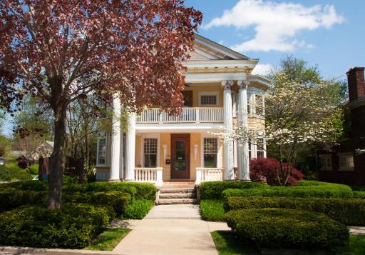 Showers Inn - Housity