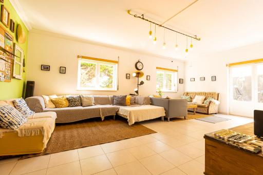 Pineapple Surf House - Housity