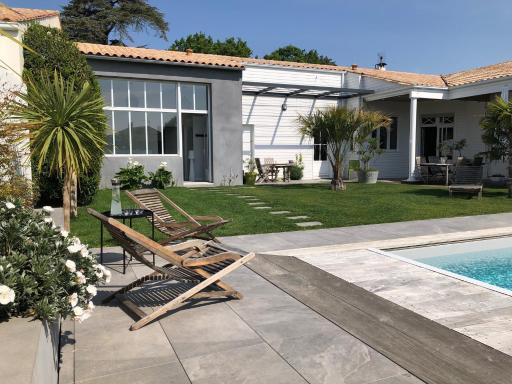 Maison M, chambre privée accès jardin piscine et jacuzzi près de La Rochelle - Housity