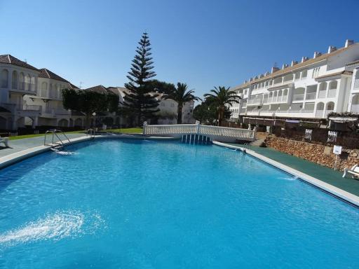 AL203 céntrico, piscina y garaje AL203 - Housity