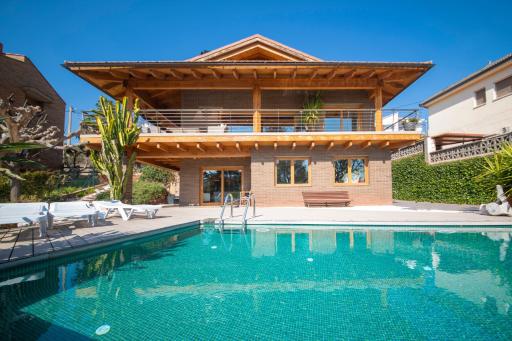 Catalunya Casas Infinity pool and views 20min to Barcelona - Housity