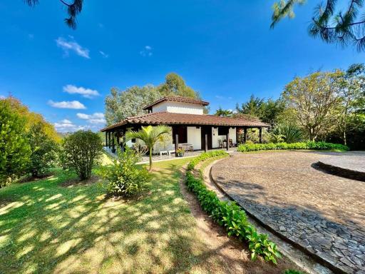 Casa campestre en Oriente de Antioquia con Jacuzzi - Housity