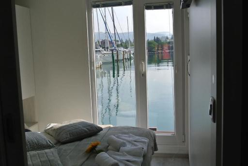 Stella blue Floating House Portorož - Housity