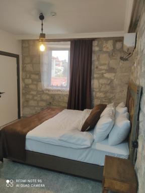 CHAKRA VOURLA HOTEL - Housity