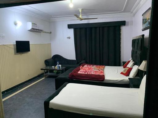 Hotel Paradise Plus - Housity