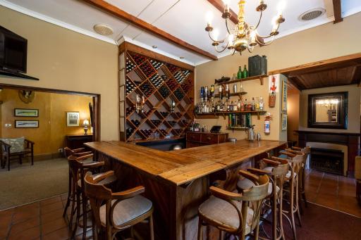 Halliwell Country Inn - Housity