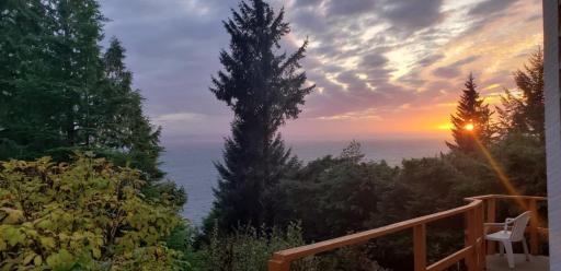 Ocean Front Home w Breathtaking Views & Hot Tub - Housity