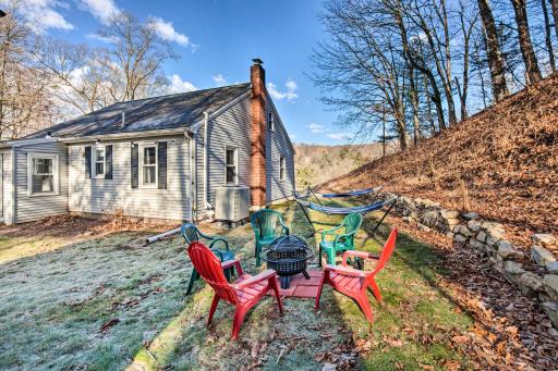 Pet-Friendly Mohnton House Near Golf Course! - Housity
