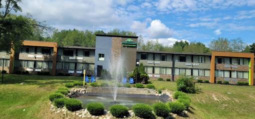 Wingate by Wyndham Lake George - Housity