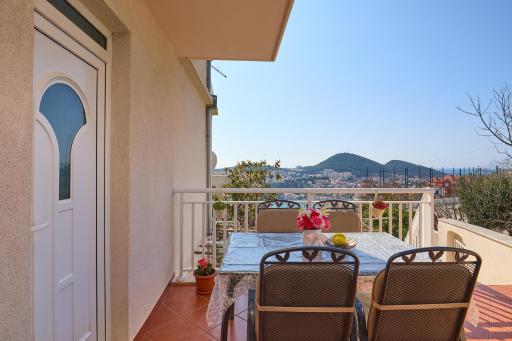 Apartment Piano - Housity