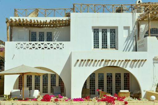 Beachfront Luxury Villa with Sea Views, World's Best Coral Reefs, Scuba & Snorkeling - Housity