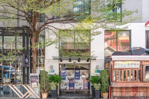Holiday Inn Express Bangkok Sukhumvit 11, an IHG Hotel - Housity