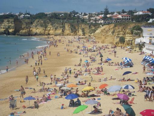 By the beach, duplex apartment. Armacao - Portugal - Housity