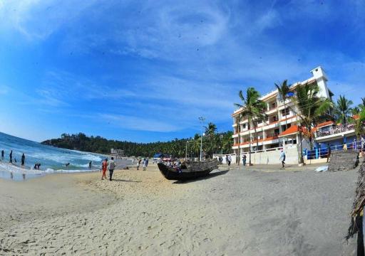 Hotel SeaRock Beach Resort Kovalam - Housity