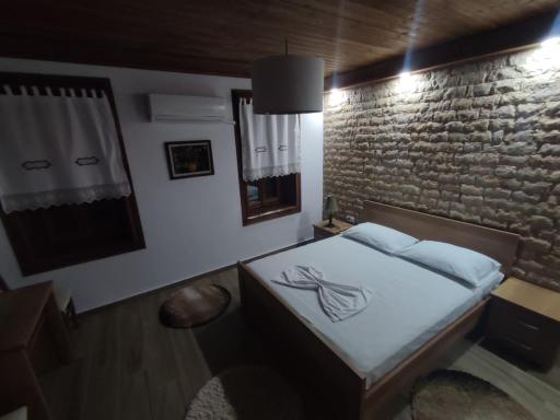 Eni Guesthouse parking on site - Housity