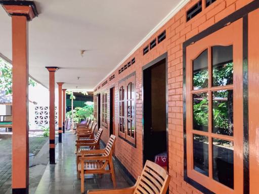 Oka Homestay Mitra RedDoorz - Housity