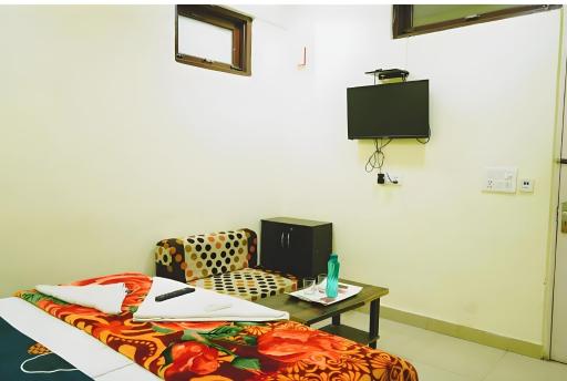 Premium Rooms Lajpat Nagar - Housity