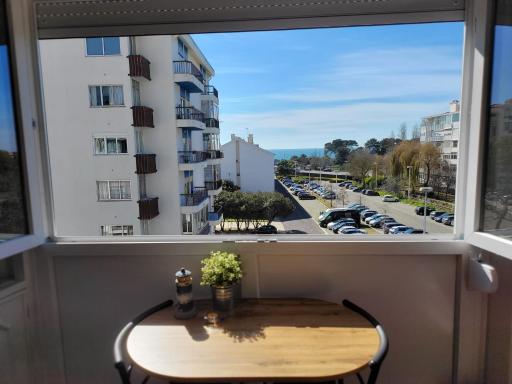 Estoril Beach Apartment - Housity