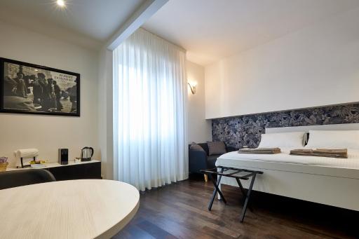 Suite in Town - Housity